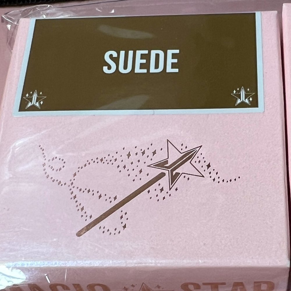 Jeffree Star Luminous Setting Powder in SUEDE New